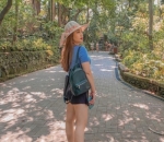 outfit santai ke monkey forest