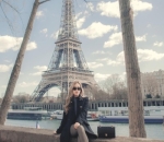 Serba Hitam Saat Berkunjung Ke Paris