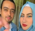 mesra dan gandengan tangan