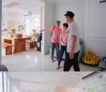 Meja makan kayu