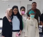 Momen Kellen Pakai Baju Operasi