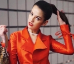ala <i>lady in red</i>