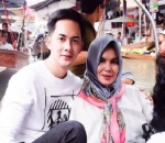Momen Manis di Pasar Terapung