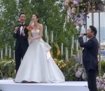Pengantin ikut joget dan menyanyi