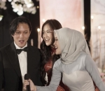 Akrab dengan putri delina