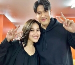 Kembaran warna outfit dengan ayu ting ting