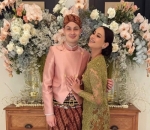 mesra di nikahan sang kakak