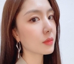<i>Stunning</i> jelang usia kepala empat