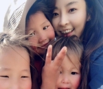bermain bersama anak-anak mongolia
