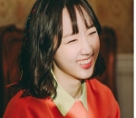 Memiliki Senyum Manis
