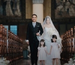 Momen Digandeng Sang Ayah