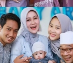 Selalu Peluk Adiknya