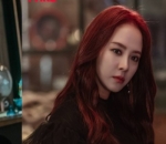 <I>Wavy Hair</i> Dengan Warna Merah
