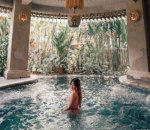 Berendam di Kolam Mewah