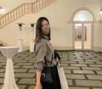 <i>Stand Out</i> Dengan Busana Gelap