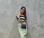 Anggun Dengan Rok