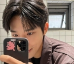 Gemar <i>Mirror Selfie</i>