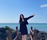 <i>Stunning</i> Dengan Outfit Gelap