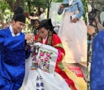 Kenakan Hanbok Pengantin