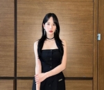 Anggun dengan Gaun