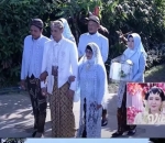 Mempelai Pria Diapit Orangtua Mempelai Wanita