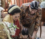 Momen Bahagia di Acara Tedak Sinten