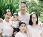 <i>Family Portrait</i> Lengkap