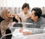 Kedua Putra Lahir di Tanggal Sama