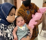 Baby Mikaila dan Baby Izz