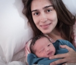 Potret Dengan Anak Ketiga