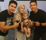 Pertemukan Istri Dengan Idola