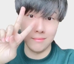 Imut Maksimal Dengan Rambut Abu-Abu