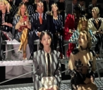 Momen Saat Nonton Fashion Show