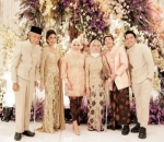 Kebersamaan Di Momen Mitoni Aurel Hermansyah