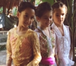 Menggemaskan dengan Kenakan Kebaya