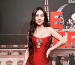 Ariel Kenakan Batik di After Party