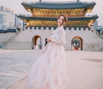 Anggun Kenakan Hanbok