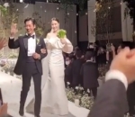 Pengantin Sapa Tamu Undangan
