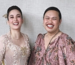 Chelsea Islan Tebar Senyum