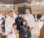 Potret di Depan Ka'bah