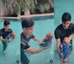 Telaten dan Cekatan Temani Baby Moana Renang
