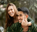 Pakai Baju Couple