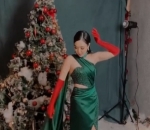 Gisel Pakai Baju Natal