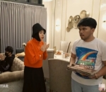 Beri Kejutan di Ultah Ibu