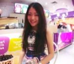 Pamer Senyum Memikat
