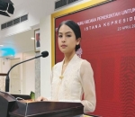 Pancarkan Keanggunan dengan Riasan Simpel
