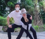 Kompak Pose Kocak