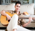 Bersuara Emas