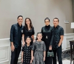 Kompak Serba Hitam