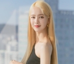 Ikonik Dengan Rambut Blonde